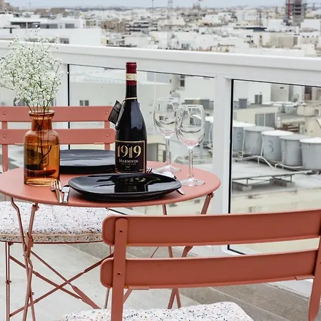 דירה Stunning By Beyond Air, Sliema-center! Near Pool! סליאמה