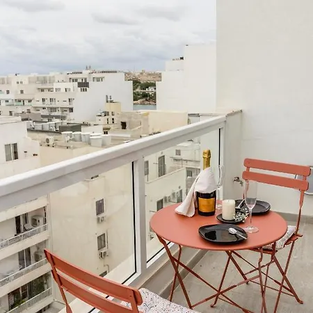 Stunning By Beyond Air, Sliema-center! Near Pool! *