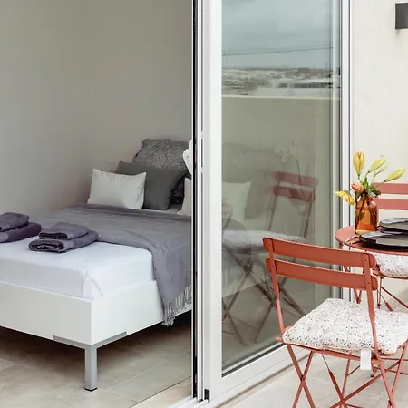 Stunning By Beyond Air, Sliema-center! Near Pool! דירה