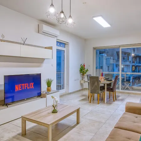 Stunning By Beyond Air, Sliema-center! Near Pool! * Sliema