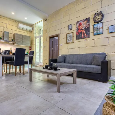 Stunning By Beyond Air, Sliema-center! Near Pool! Apartment