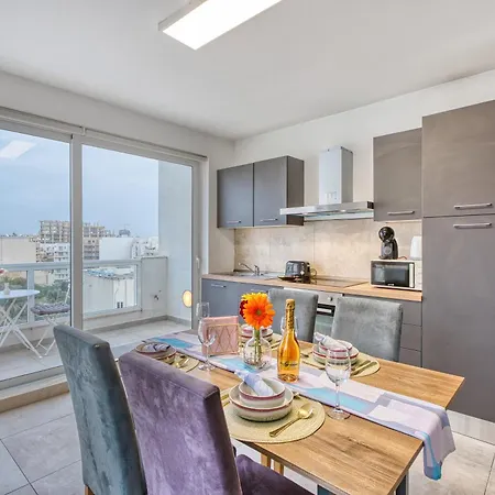 Stunning By Beyond Air, Sliema-center! Near Pool! *