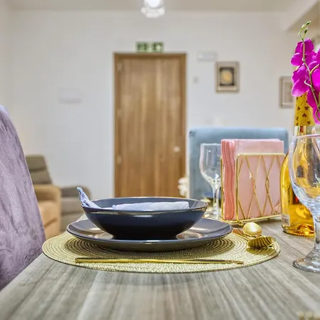 Stunning By Beyond Air, Sliema-center! Near Pool! Sliema