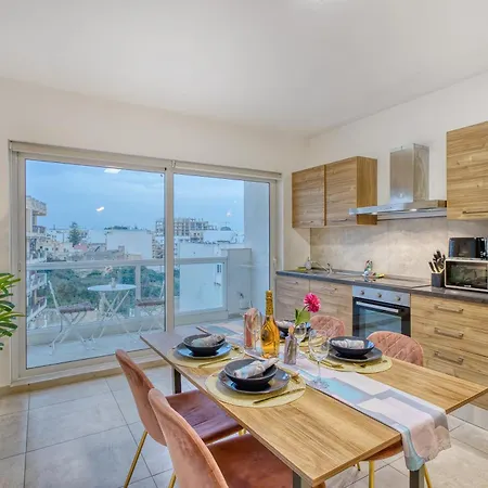 Apartment Stunning By Beyond Air, Sliema-center! Near Pool! *