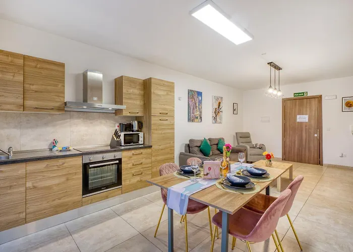 Stunning By Beyond Air, Sliema-center! Near Pool! *