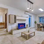Stunning By Beyond Air, Sliema-center! Near Pool! Apartment