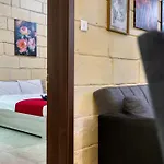 Stunning By Beyond Air, Sliema-center! Near Pool! Apartment
