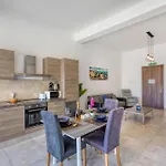 Апартаменты Stunning By Beyond Air, Sliema-center! Near Pool! *