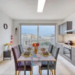 Апартаменты Stunning By Beyond Air, Sliema-center! Near Pool!