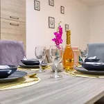 Апартаменты Stunning By Beyond Air, Sliema-center! Near Pool! *