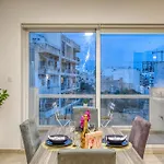 Stunning By Beyond Air, Sliema-center! Near Pool! Apartment