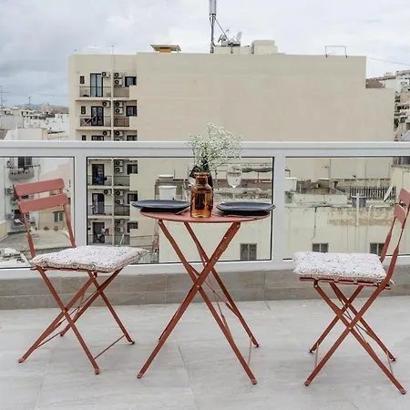 Stunning By Beyond Air, Sliema-center! Near Pool! Daire Sliema