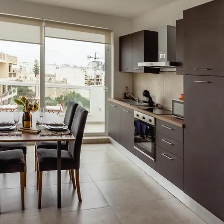 Daire Stunning By Beyond Air, Sliema-center! Near Pool! Sliema