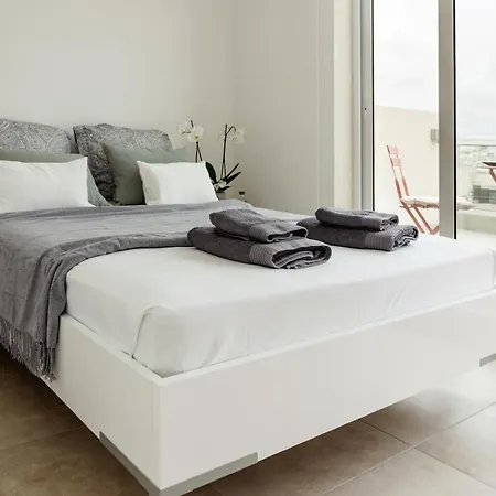 Apartmán Stunning By Beyond Air, Sliema-center! Near Pool!