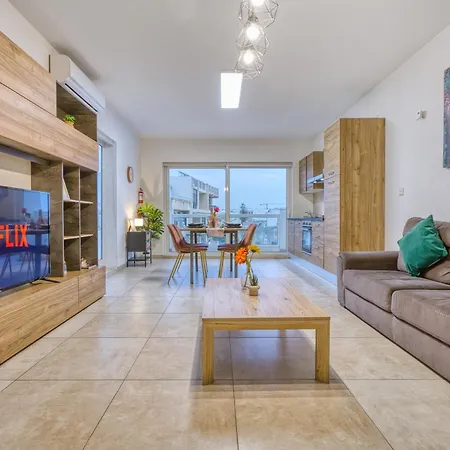 Stunning By Beyond Air, Sliema-center! Near Pool! * Sliema
