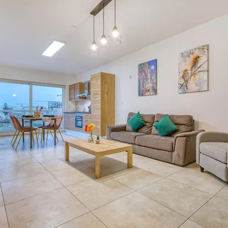 Apartment Stunning By Beyond Air, Sliema-center! Near Pool! *