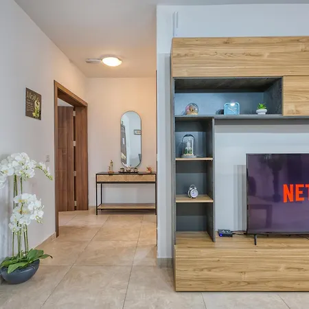 Stunning By Beyond Air, Sliema-center! Near Pool! Sliema