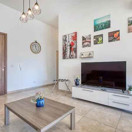 Stunning By Beyond Air, Sliema-center! Near Pool! * Sliema