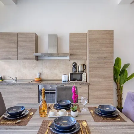 Stunning By Beyond Air, Sliema-center! Near Pool! * Sliema