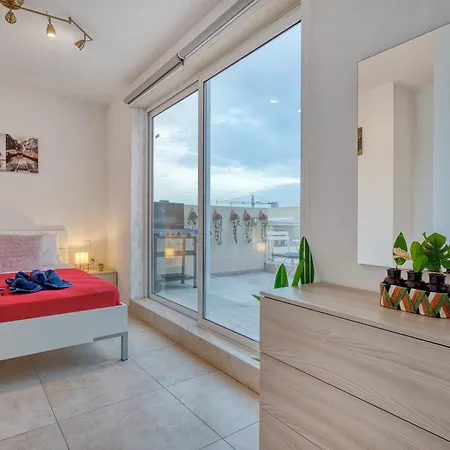 Stunning By Beyond Air, Sliema-center! Near Pool! * Sliema