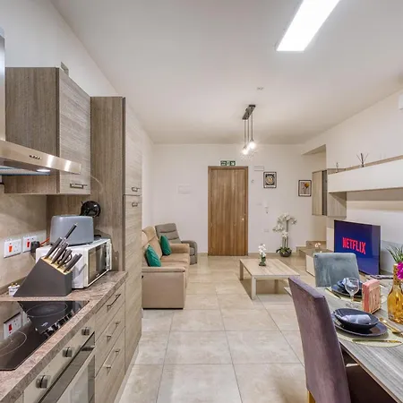 Stunning By Beyond Air, Sliema-center! Near Pool! Sliema