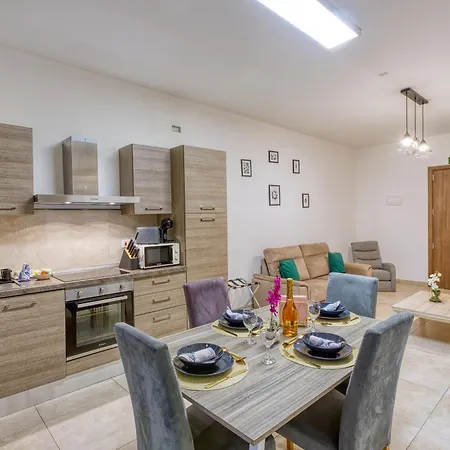 Stunning By Beyond Air, Sliema-center! Near Pool! Lejlighed Sliema