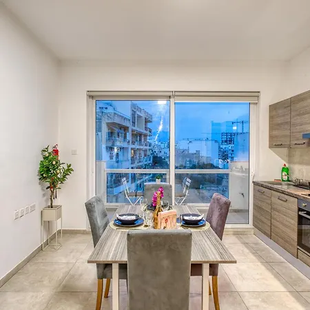 Lägenhet Stunning By Beyond Air, Sliema-center! Near Pool! Sliema