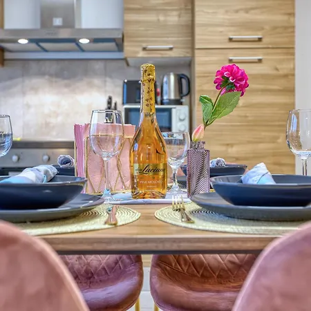 Stunning By Beyond Air, Sliema-center! Near Pool! Lejlighed Sliema