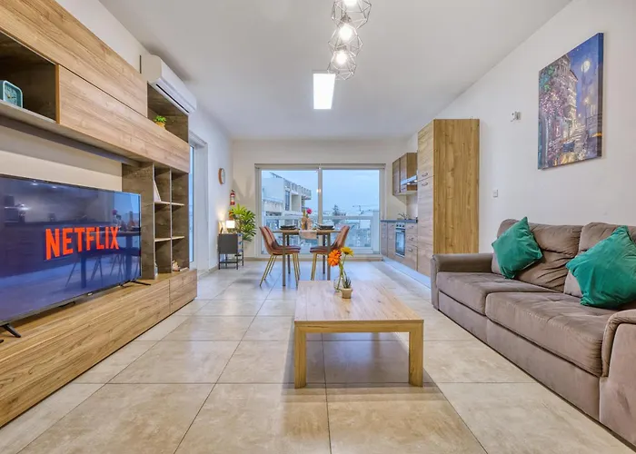 Stunning By Beyond Air, Sliema-center! Near Pool! * Sliema