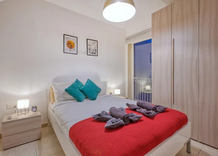 Stunning By Beyond Air, Sliema-center! Near Pool! Appartamento *