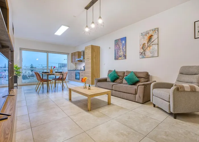 Apartman Stunning By Beyond Air, Sliema-center! Near Pool! *