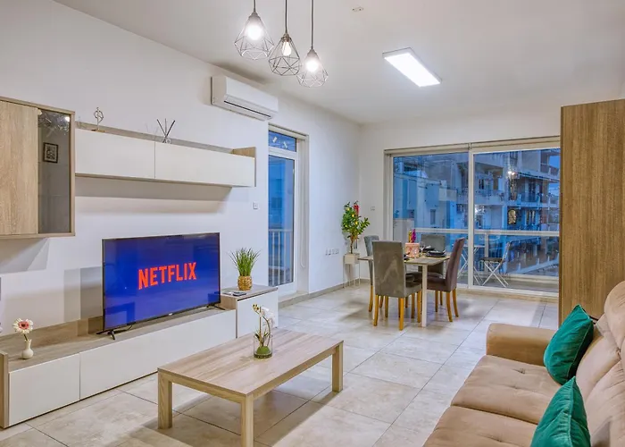 Stunning By Beyond Air, Sliema-center! Near Pool! * Sliema