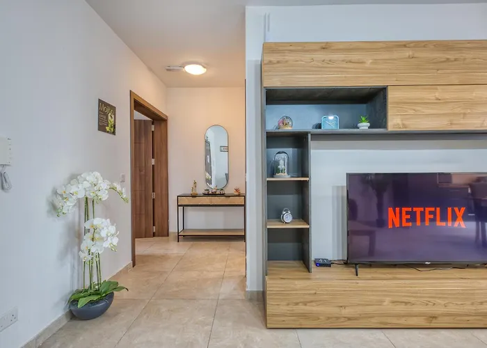 Stunning By Beyond Air, Sliema-center! Near Pool! Sliema