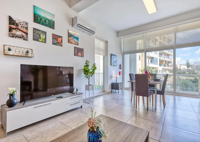 Stunning By Beyond Air, Sliema-center! Near Pool! Sliema