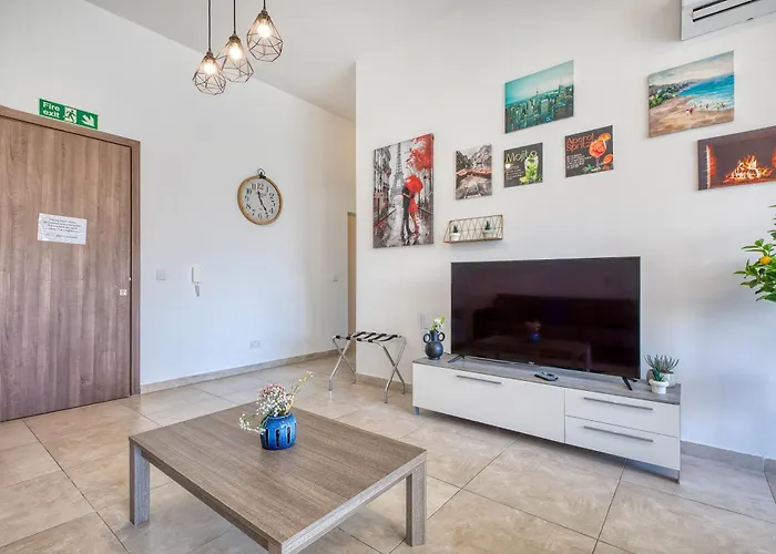 Stunning By Beyond Air, Sliema-center! Near Pool! * Sliema