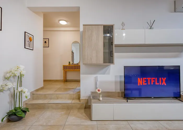 Apartman Stunning By Beyond Air, Sliema-center! Near Pool! *