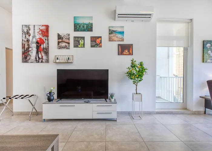 Stunning By Beyond Air, Sliema-center! Near Pool! *