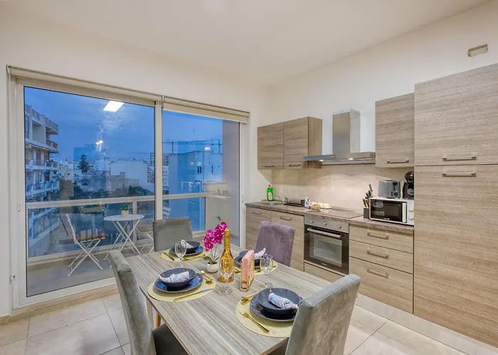 Stunning By Beyond Air, Sliema-center! Near Pool!