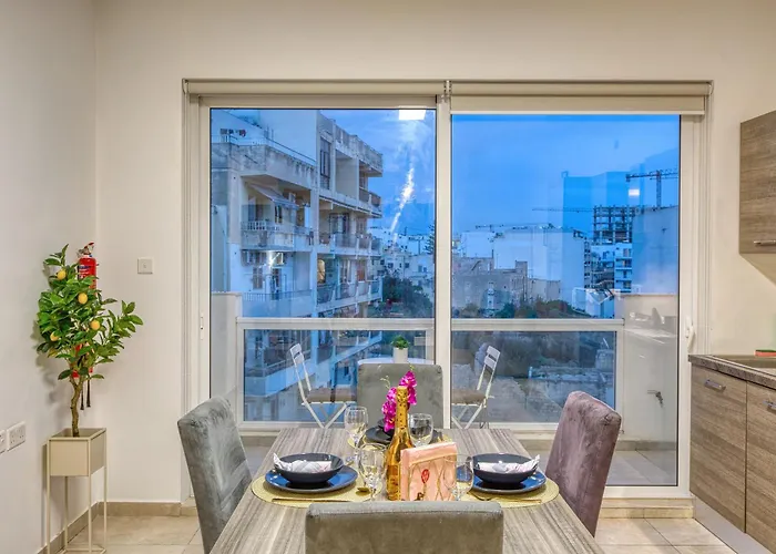 Stunning By Beyond Air, Sliema-center! Near Pool! Appartamento