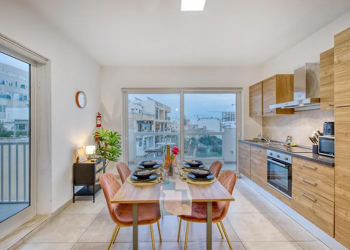 Stunning By Beyond Air, Sliema-center! Near Pool! * Sliema