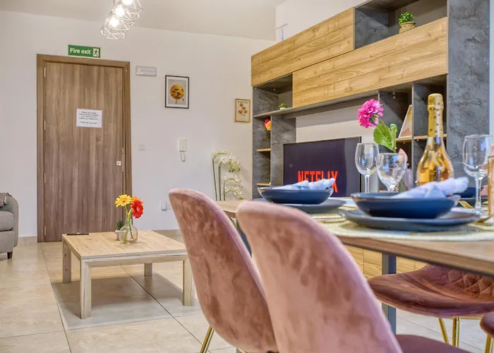 Stunning By Beyond Air, Sliema-center! Near Pool! Apartman