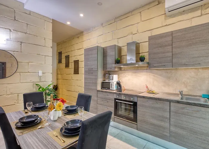 Stunning By Beyond Air, Sliema-center! Near Pool! * Sliema