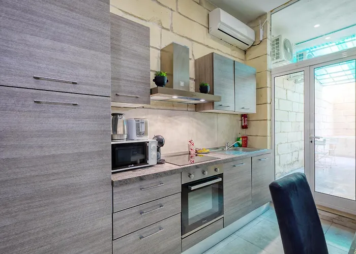 Stunning By Beyond Air, Sliema-center! Near Pool! Appartamento Sliema