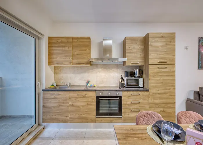 Apartman Stunning By Beyond Air, Sliema-center! Near Pool! *