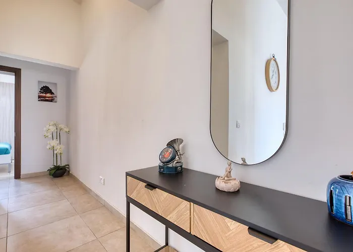 Stunning By Beyond Air, Sliema-center! Near Pool! Appartamento