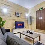 Appartamento Stunning By Beyond Air, Sliema-center! Near Pool! *