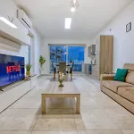 Stunning By Beyond Air, Sliema-center! Near Pool! Appartamento