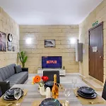 Appartamento Stunning By Beyond Air, Sliema-center! Near Pool! Sliema