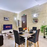Stunning By Beyond Air, Sliema-center! Near Pool! Appartamento *