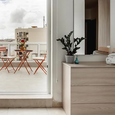 Stunning By Beyond Air, Sliema-center! Near Pool!